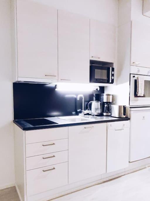 New Studio Cherry Near Helsinki Airport In Kivistoe Vantaa Exterior foto